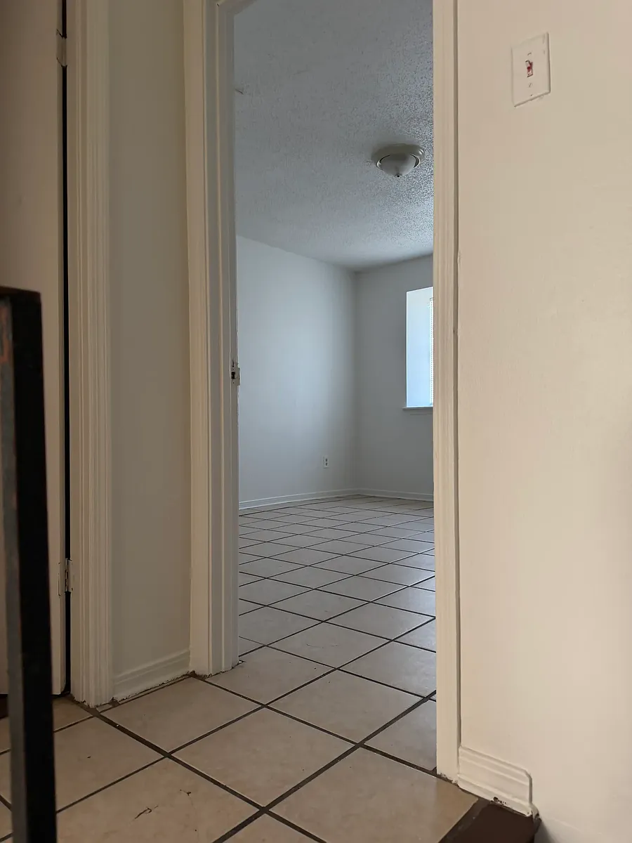 Building Photo - 4870 Alsace St #3