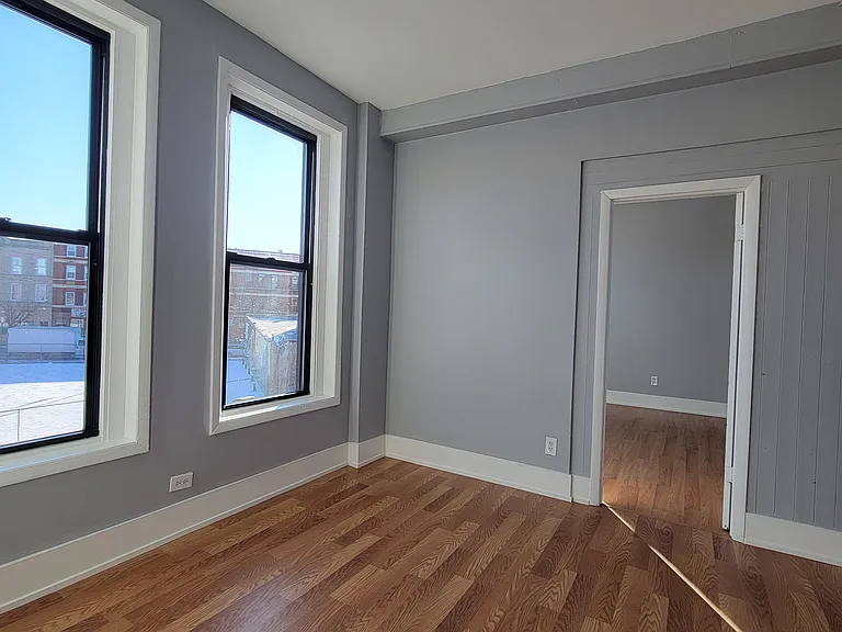 1910 S Laflin St #2 — Photo 4