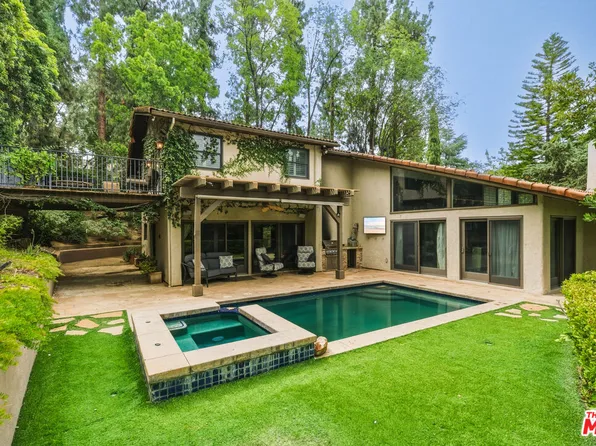 17431 Sumiya Dr, Encino, CA 91316