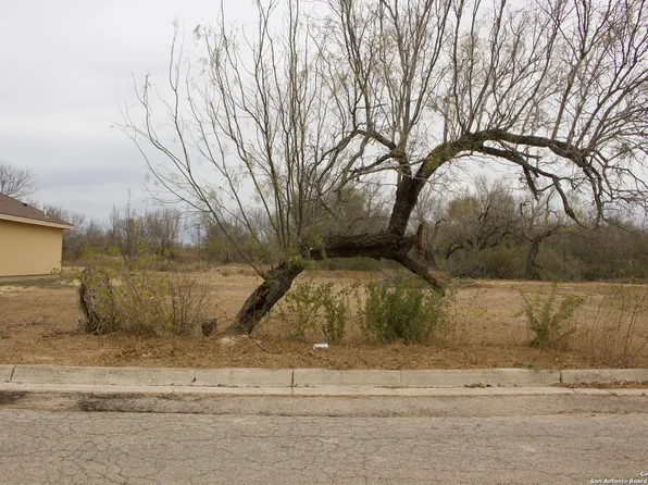 126 Rio Grande LOT 6, Uvalde, TX 78801