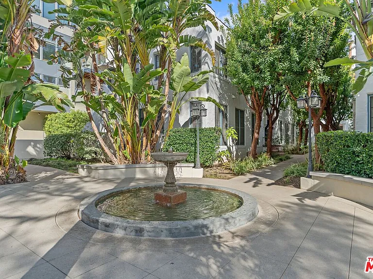 1250 N Harper Ave #302 — Photo 40