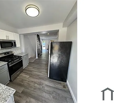 3 bed, 1012 sqft, $2,000 — Photo 2