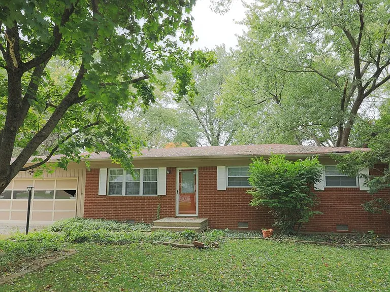 656 Russell Lake East Dr — Photo 1