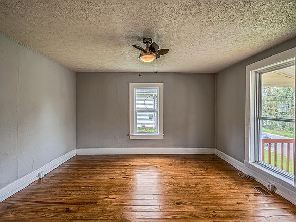 4th image of 557 Norfolk Ave