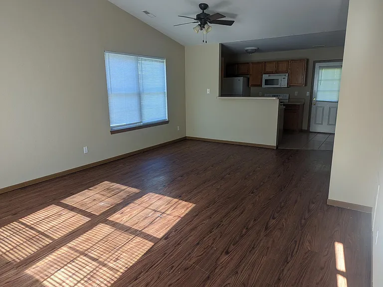 3323 Dove Dr — Photo 4