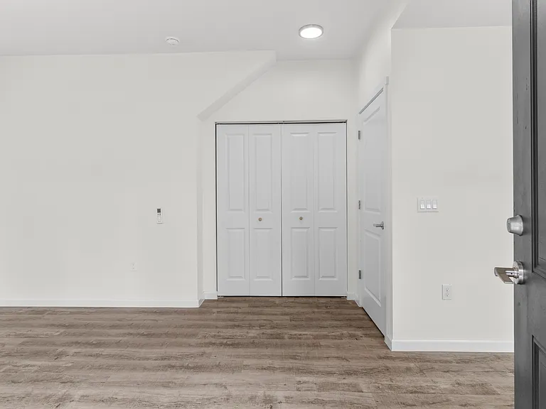 611 Anderson — Photo 8