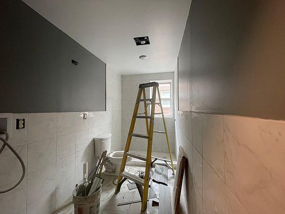4th image of 5709 Erdrick St Floor 2