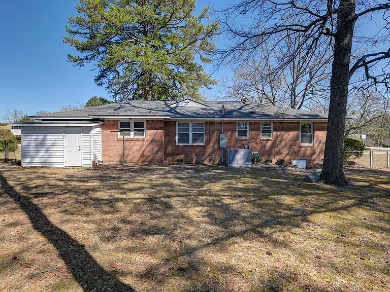 1813 Fairlawn Cir — Photo 34