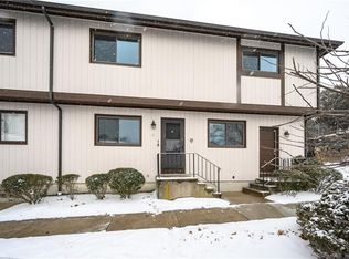 27 Crows Nest Ln UNIT 16E, Danbury, CT 06810