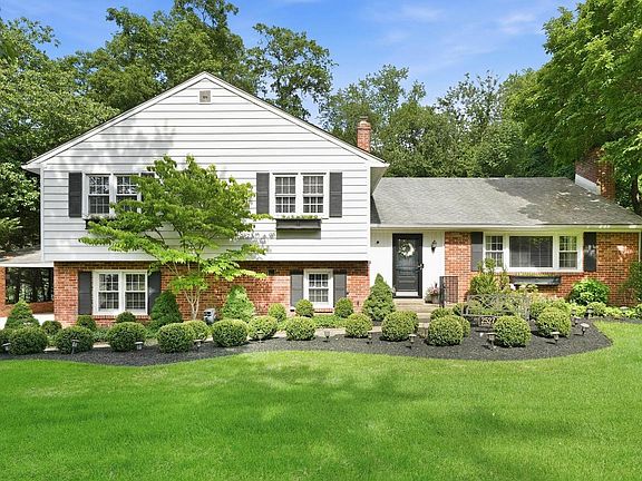 2nd image of 2527 Blackwood Rd