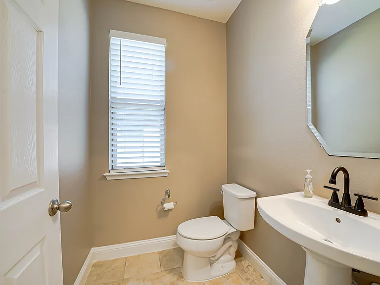 410 Club House Dr — Photo 17