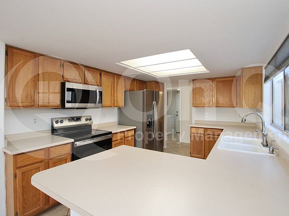 5th image of 1326 E Helena Dr