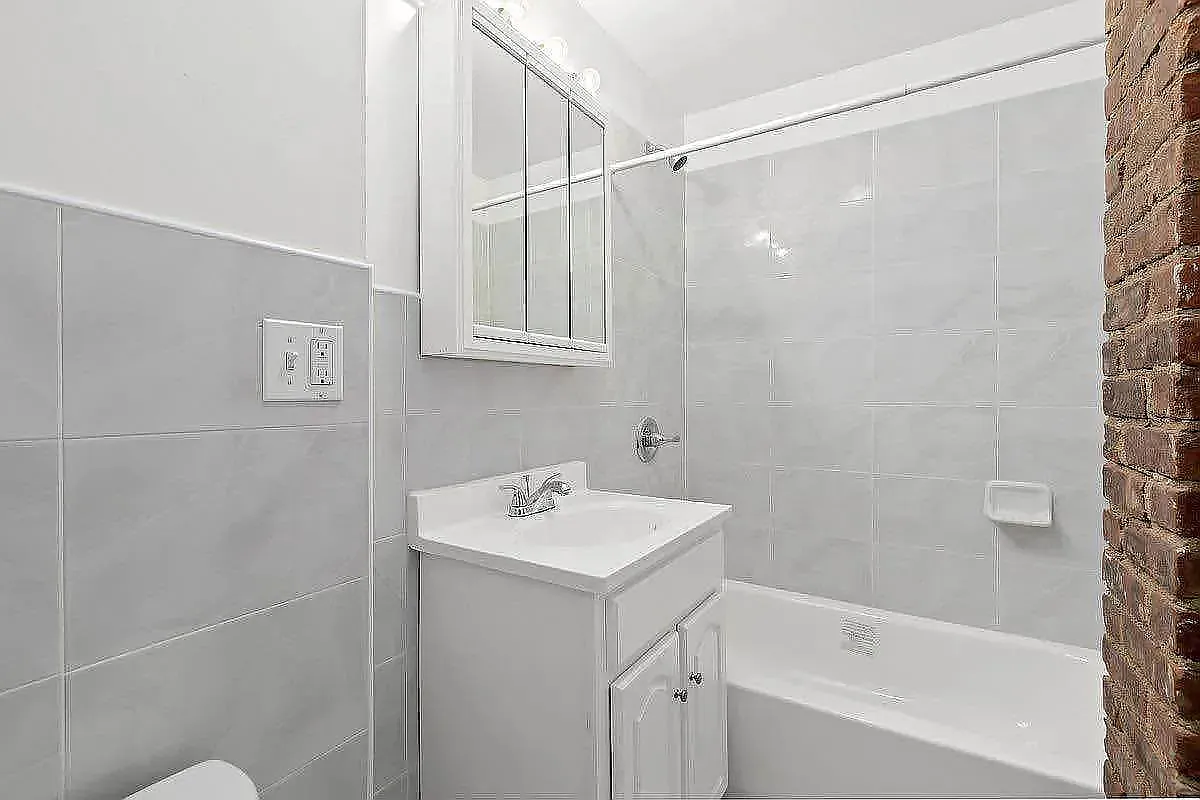 343 E 66th St — Photo 3
