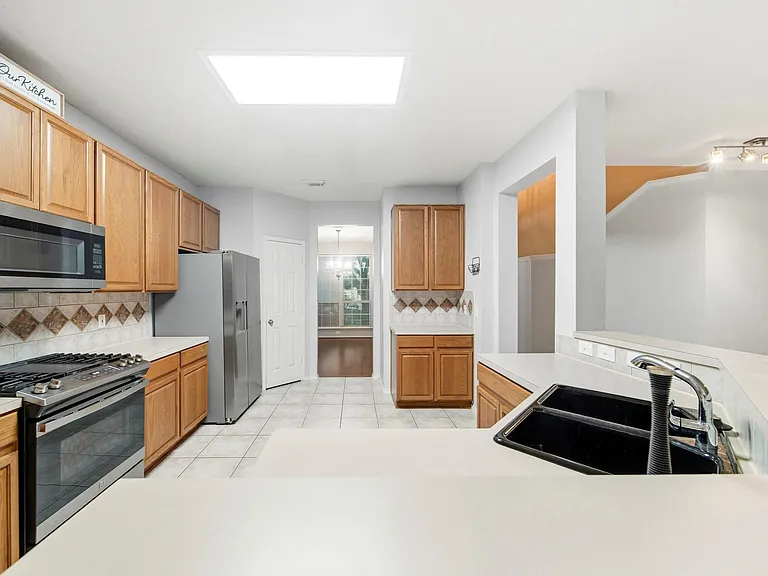11814 Berkway Trl — Photo 8