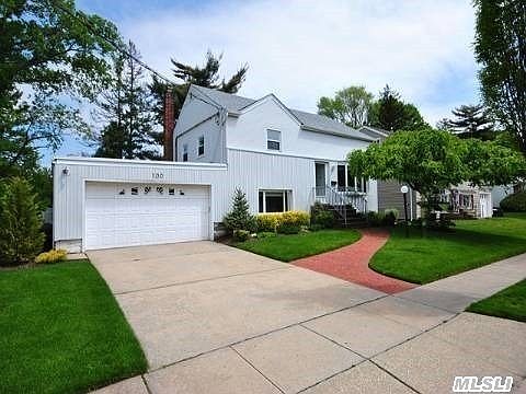 2nd image of 100 Thompson Ave