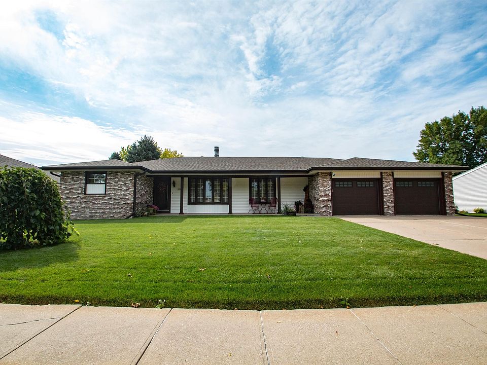 1st image of 604 Cardinal Dr