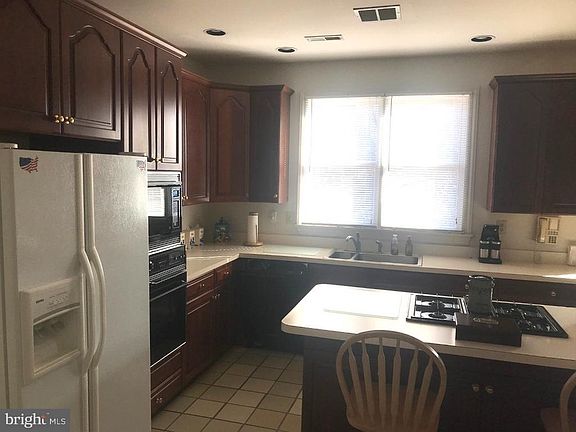 5th image of 18 Glenfield Dr