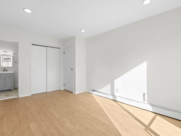 95a Ferry Street image 12 of 13