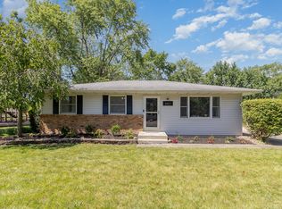 660 Mohawk Dr, Lowell, IN 46356