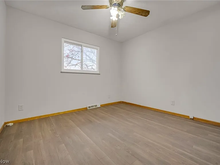 15067 Rochelle Dr — Photo 10