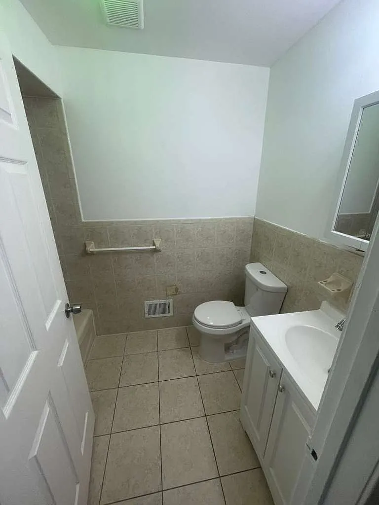 Building Photo - 742 S 12th St #1F