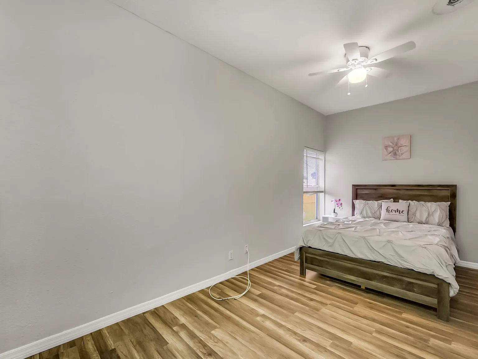 4 bed, 2.0 bath, $879 — Photo 2