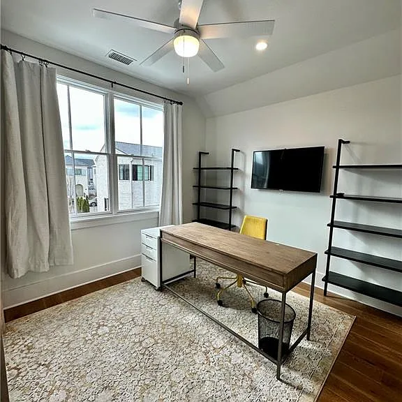 210 Glasgow Ln — Photo 34
