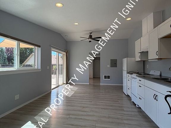 3rd image of 2087 NE Mistletoe Ct #2