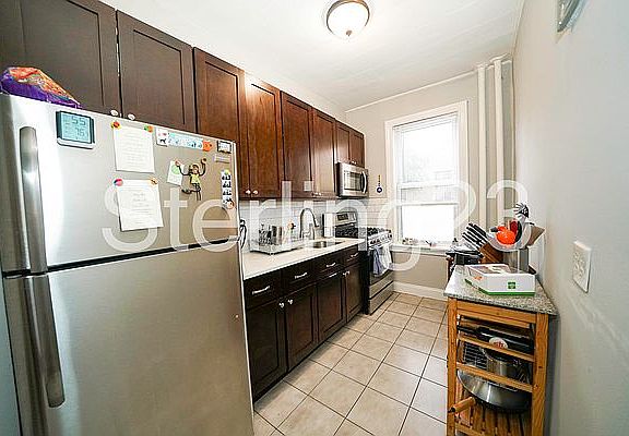 3rd image of 2716 23rd St APT 1F