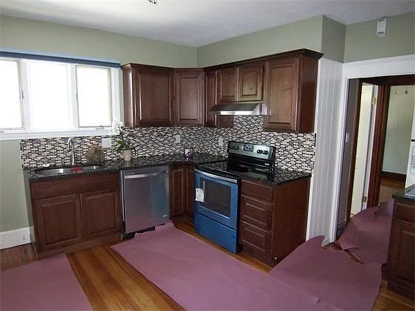 2 bed, 1.0 bath, 1300 sqft, $3,000 — Photo 3