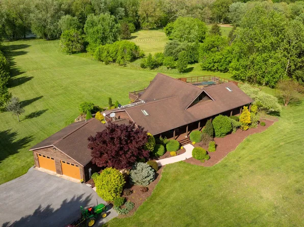 283 Stayman Dr, Falling Waters, WV 25419