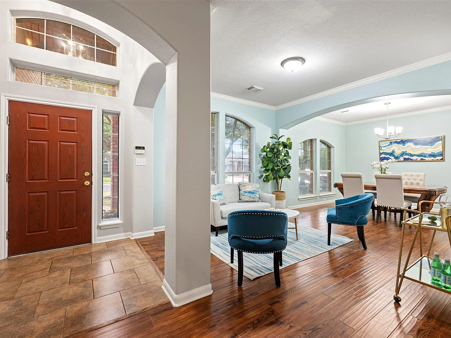 4 bed, 2.5 bath, 2876 sqft, $2,800 — Photo 3