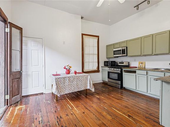 5th image of 2236 Baronne St