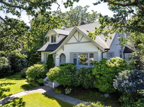 688 Falkland Rd, Oak Bay, BC V8S 4L5