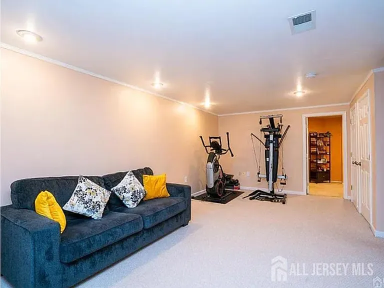 704 Dahlia Cir — Photo 24