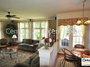 5759 Bush Hill Dr, Alexandria, VA 22310