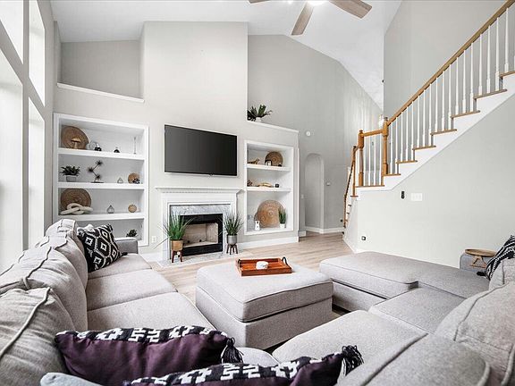 2nd image of 135 Corral Cir