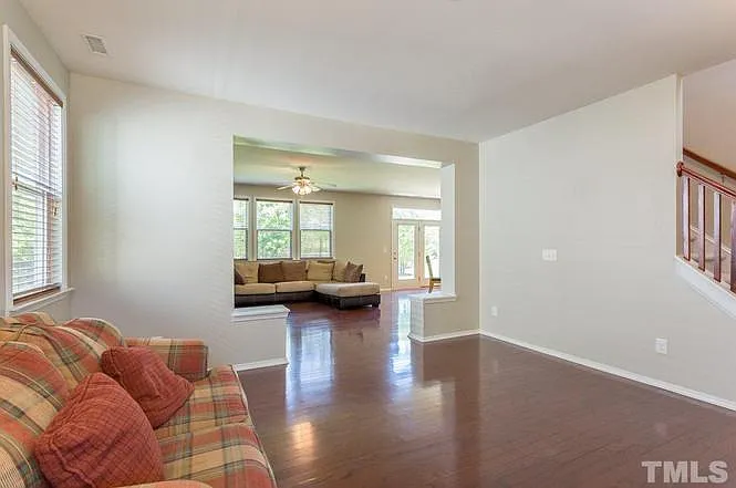 213 Seymour Pl — Photo 8