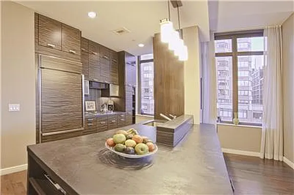 Sold by (Legacy) Elegran | media 35