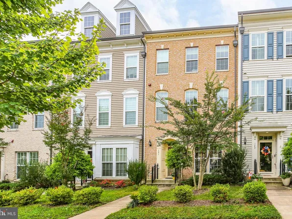 121 Almond Dr, Stafford, VA 22554