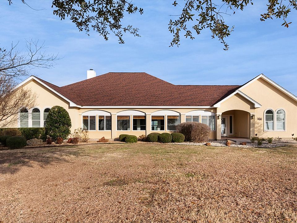 1st image of 106 Lakeshore Dr