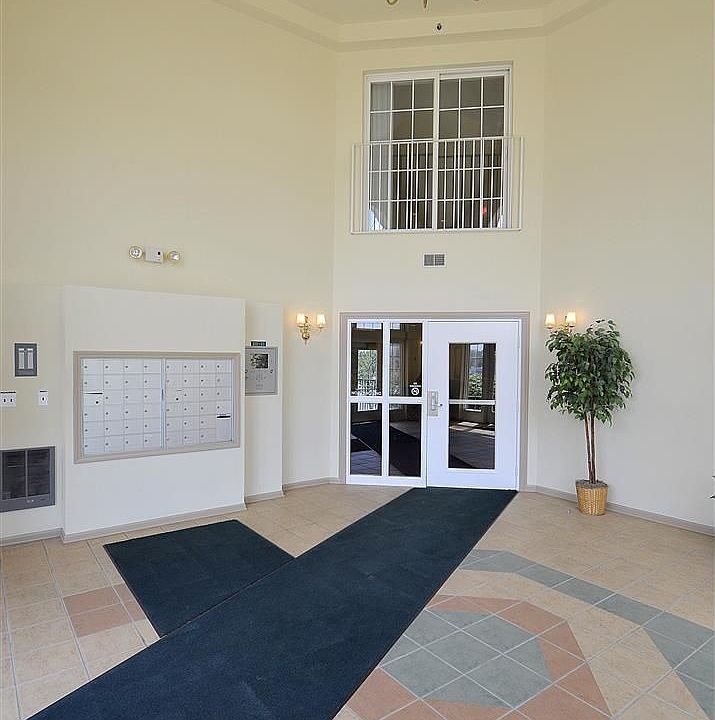 1st image of 7 Hunt Club Dr #109
