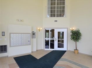 7 Hunt Club Dr #109, Saint Charles, IL 60174