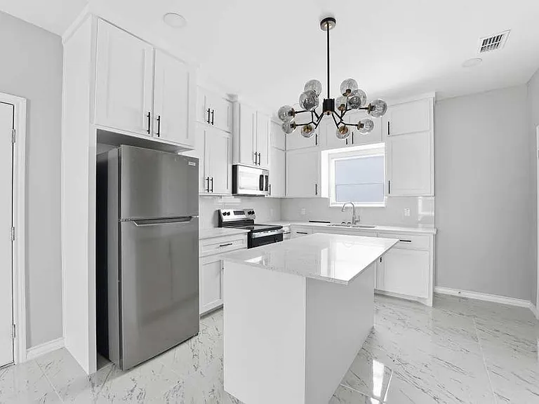 2409 E Viviana St — Photo 5