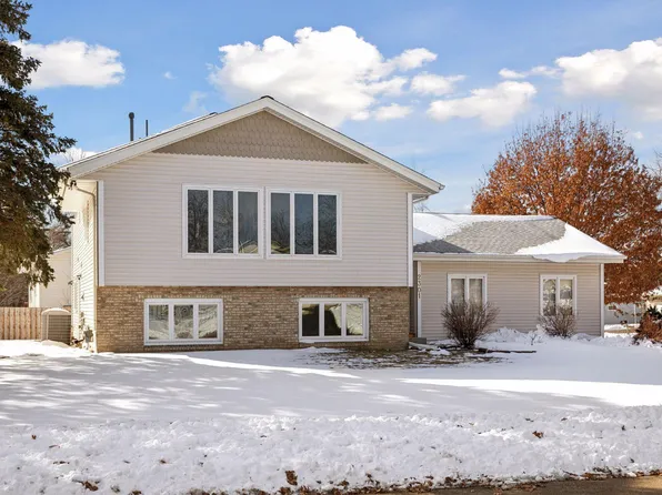 2301 E 121st St, Burnsville, MN 55337