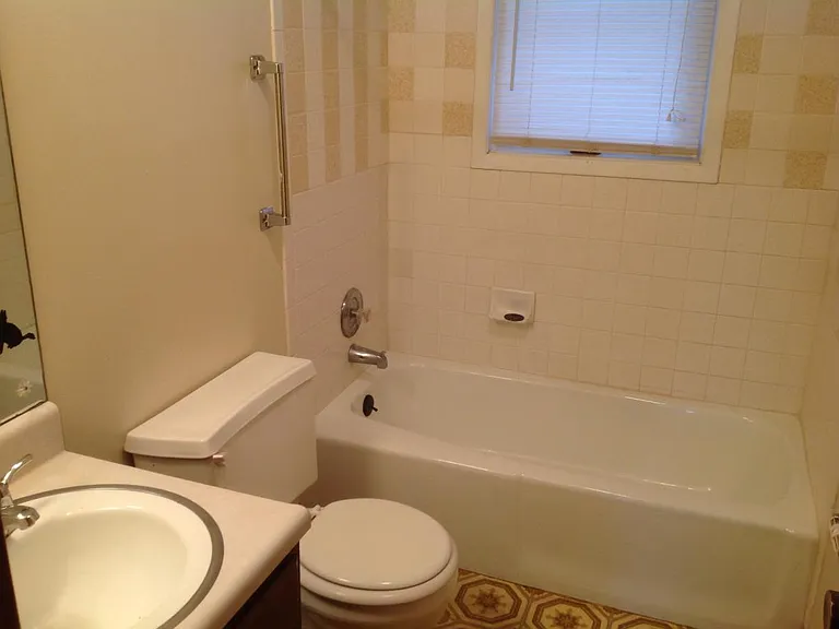 527 W 6th Ave #C — Photo 5