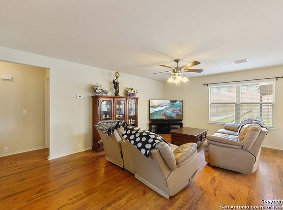 5th image of 1620 Rolling Brook Ln