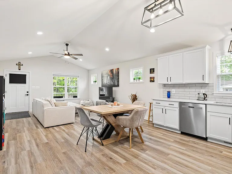 1274 Holly Vista Dr — Photo 3