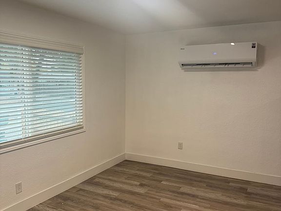 2nd image of 3000 & 3002 West St #3002