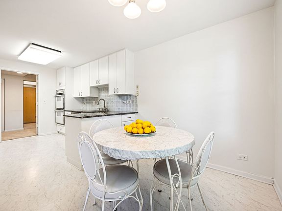 4th image of 4545 W Touhy Ave APT 106E